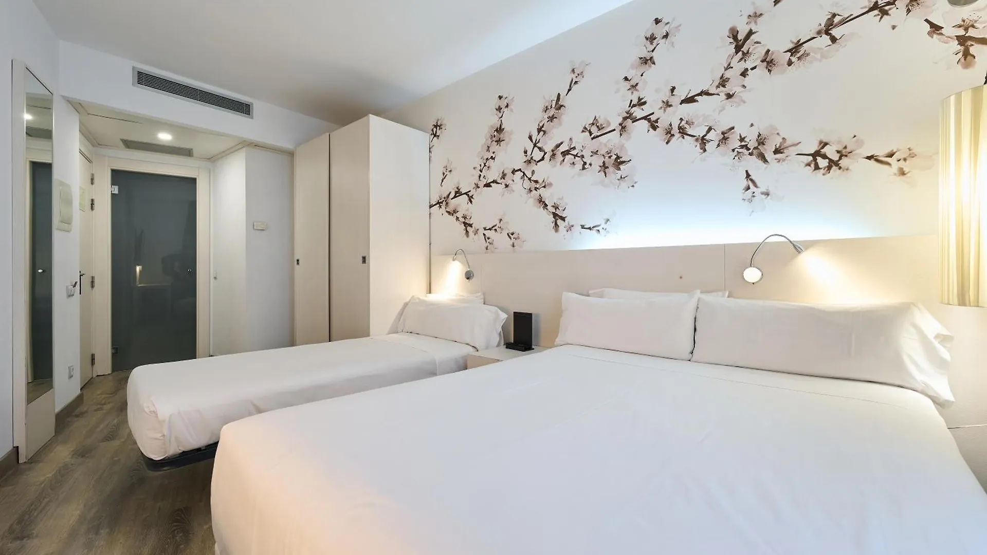 Hotel Hesperia Barcelona Ramblas 4*,  España