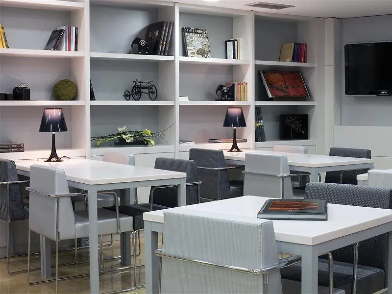 Hotel Hesperia Barcelona Ramblas 4*,